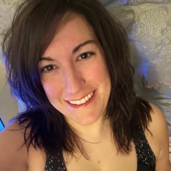 Meet your Posher, Laura - Picture 1 of 1